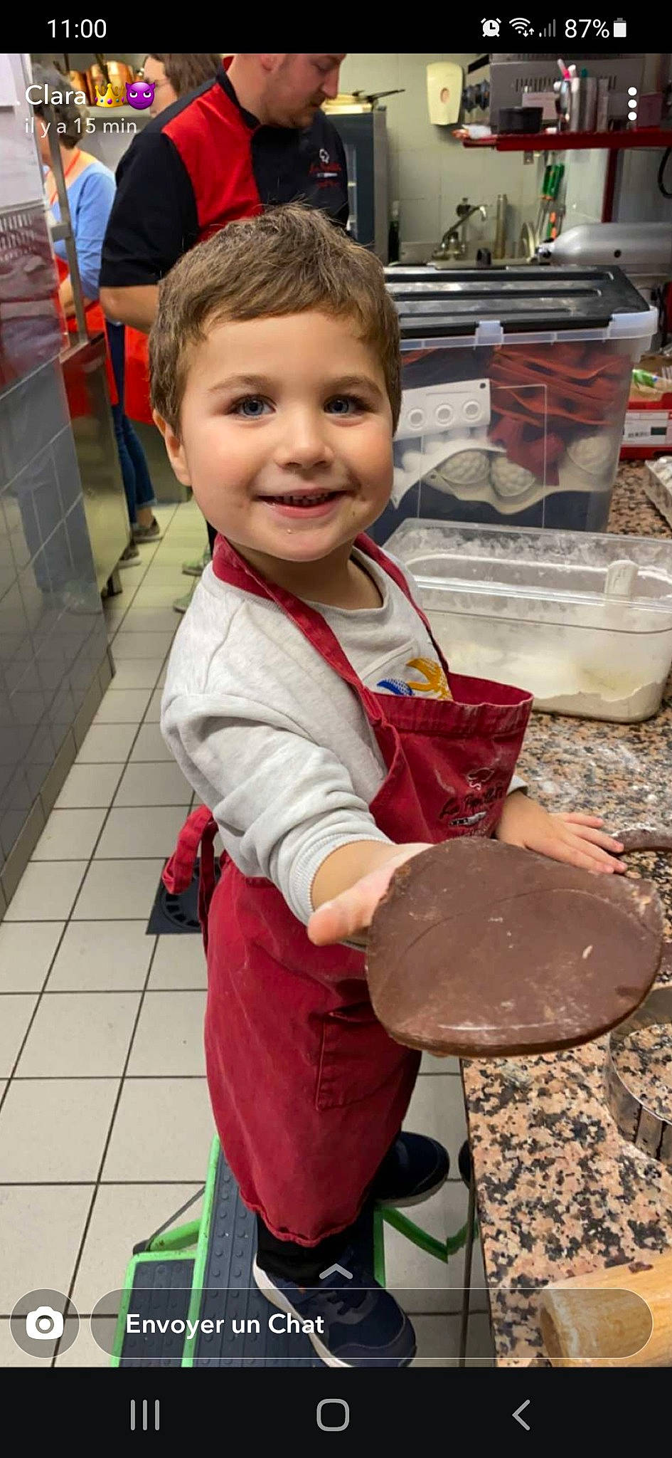 Erwan a rejoint le concours — aidez-le/la à gagner de superbes lots ! automotive_wheel_system, baby, bowl, chair, child, cooking, cuisine, dish, flooring, headwear, idiophone, joy, membranophone, mixing_bowl, person, plate, pottery, sitting, smile, tableware