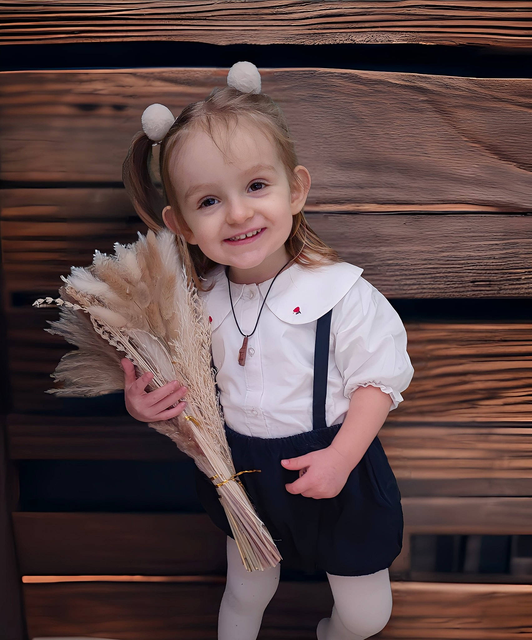 Elly a rejoint le concours — aidez-le/la à gagner de superbes lots ! baby_toddler_clothing, blond, brown_hair, child, face, fashion_accessory, fashion_design, flash_photography, formal_wear, happy, head, jewellery, joy, person, pink, sitting, skin, sleeve, smile, standing