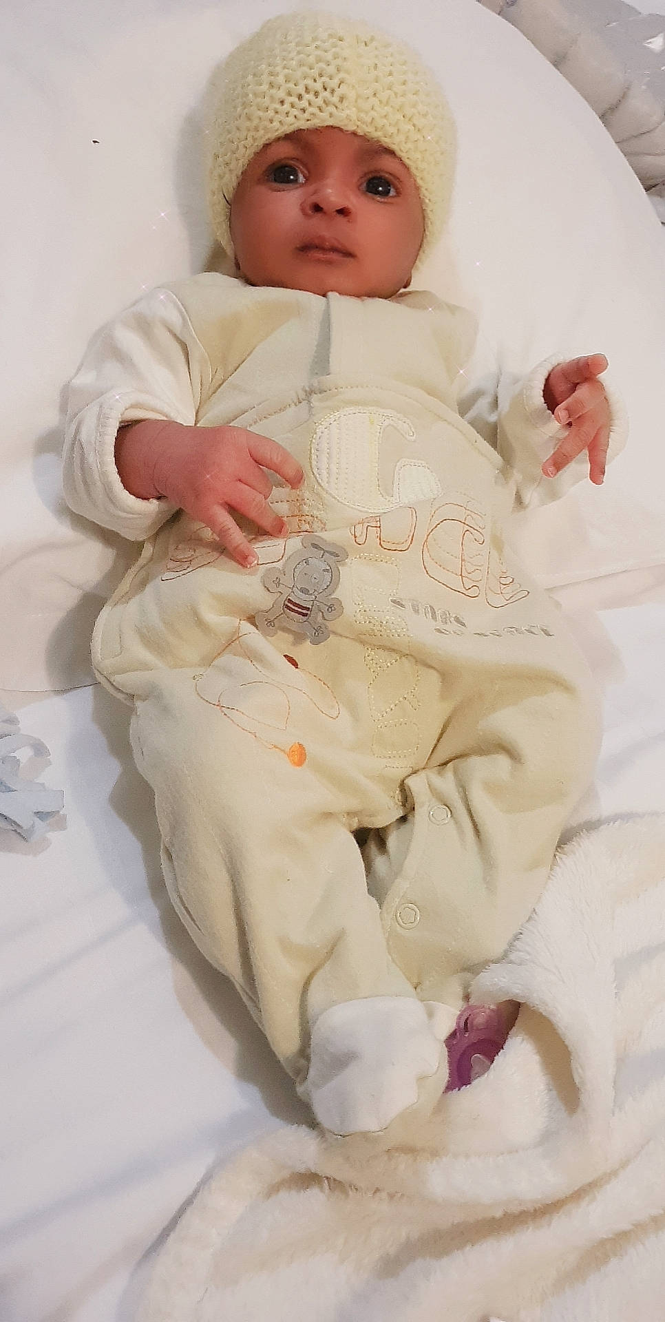 Aissatou a rejoint le concours — aidez-le/la à gagner de superbes lots ! baby, baby_products, baby_toddler_clothing, cheek, child, comfort, hand, headwear, human, peach, person, skin, toddler