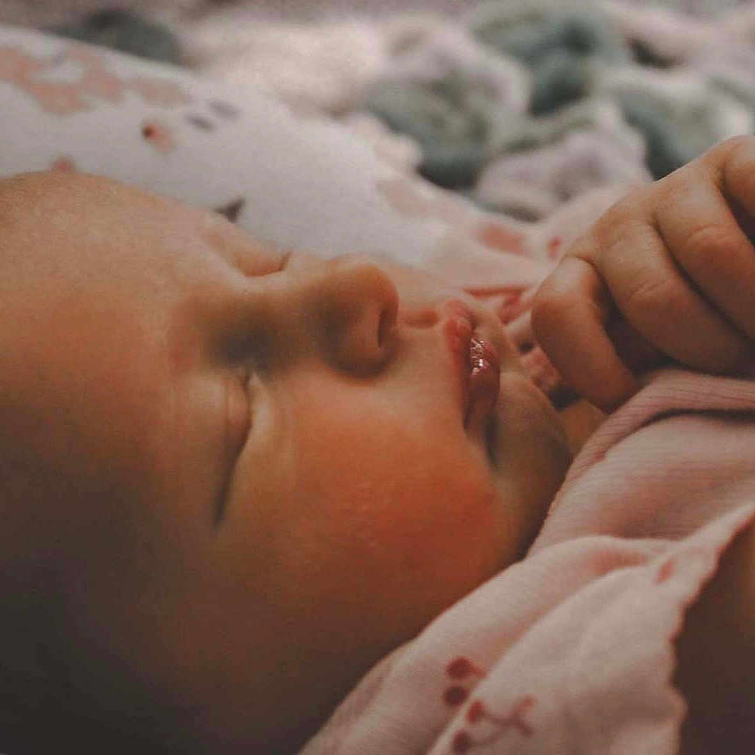 Octavia is registered to the contest to win money with this photo: architecture, baby, bed, blanket, bodypart, building, face, finger, furniture, hand, happy, head, hospital, newborn, person, photography, portrait, quilt, sleeping, smile
