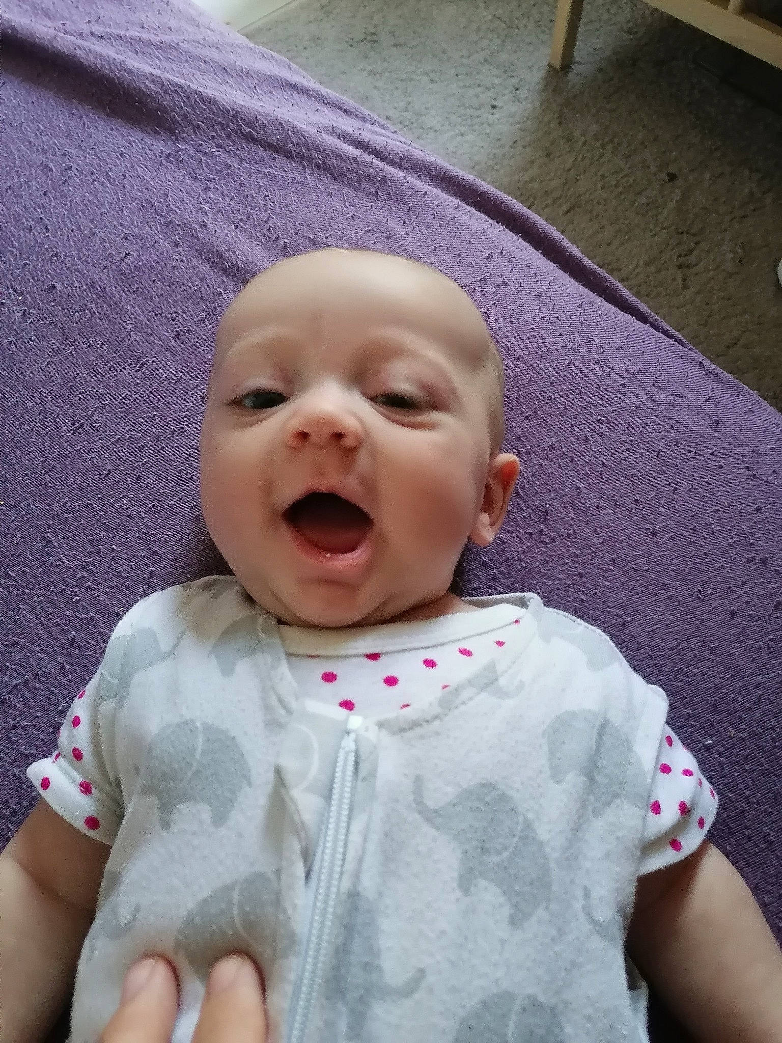 Alice participe au concours pour gagner de l'argent avec cette photo : baby, baby_laughing, baby_toddler_clothing, cheek, child, chin, comfort, eye, face, fun, happy, head, iris, mouth, nose, person, pink, skin, sleeve, smile