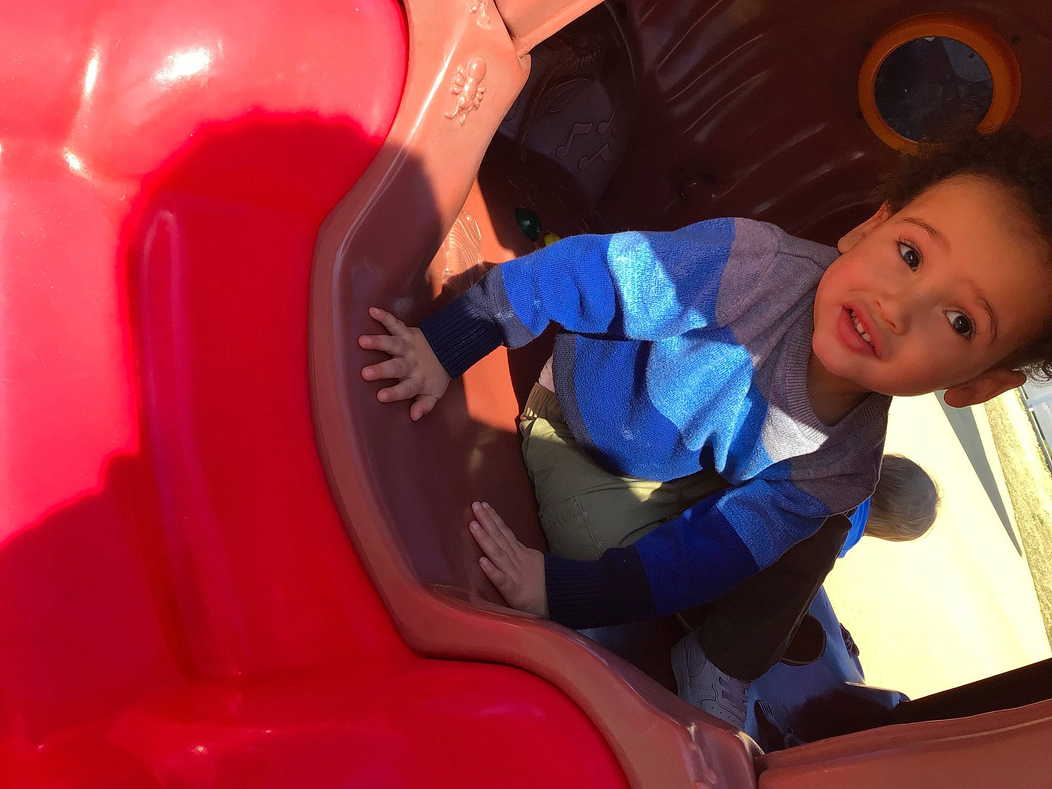 Julien is registered to the contest to win money with this photo: auto_part, automotive_design, automotive_exterior, automotive_lighting, automotive_tire, automotive_wheel_system, baby_toddler_clothing, bumper, electric_blue, fender, fun, hood, leisure, motor_vehicle, person, product, smile, snapshot, steering_wheel, toddler