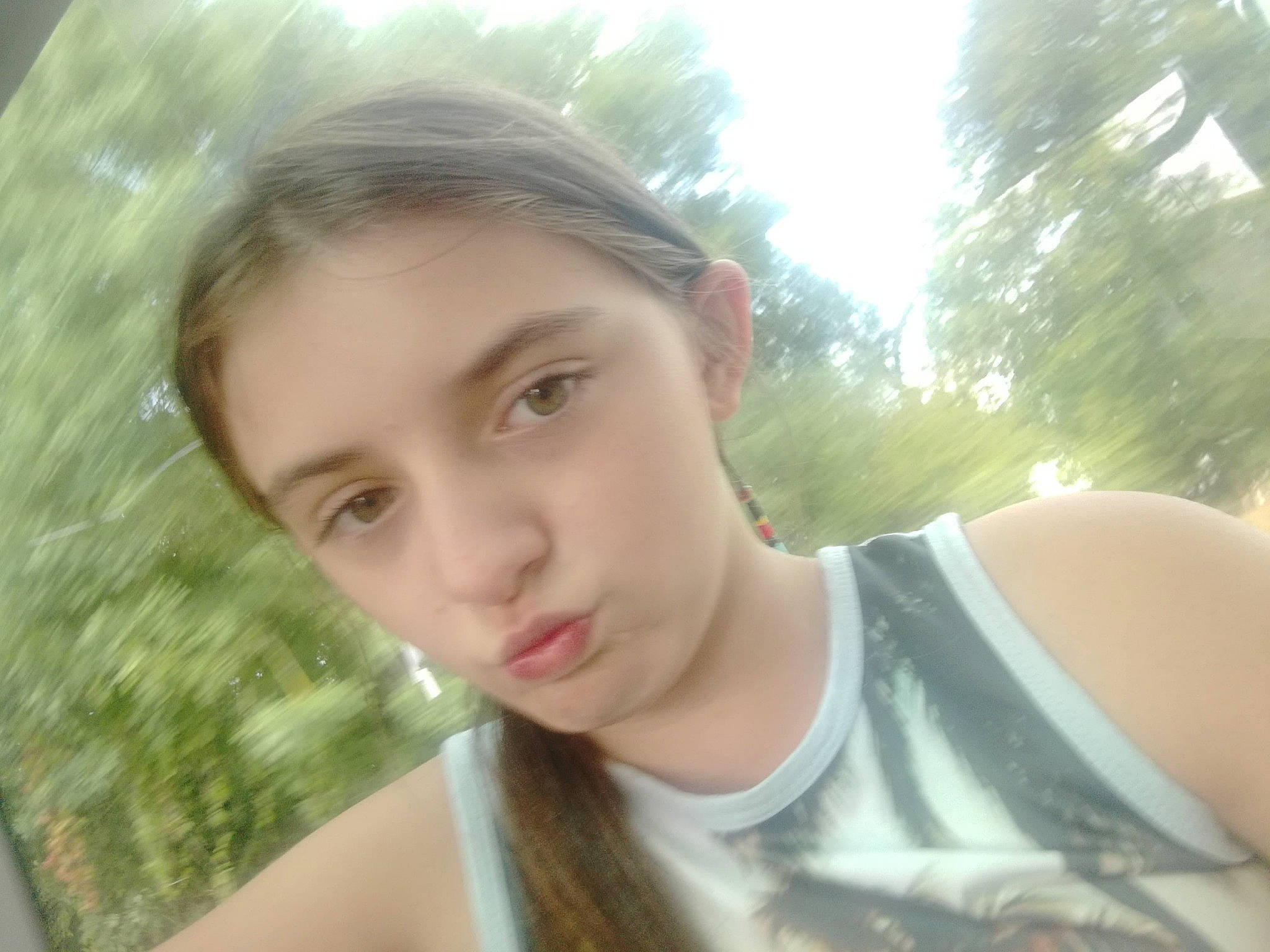 Alexia participe au concours pour gagner de l'argent avec cette photo : beauty, black_hair, blond, brown_hair, cheek, eye, face, forehead, girl, grass, hairstyle, happiness, head, human_hair_color, long_hair, mouth, nose, person, selfie, skin