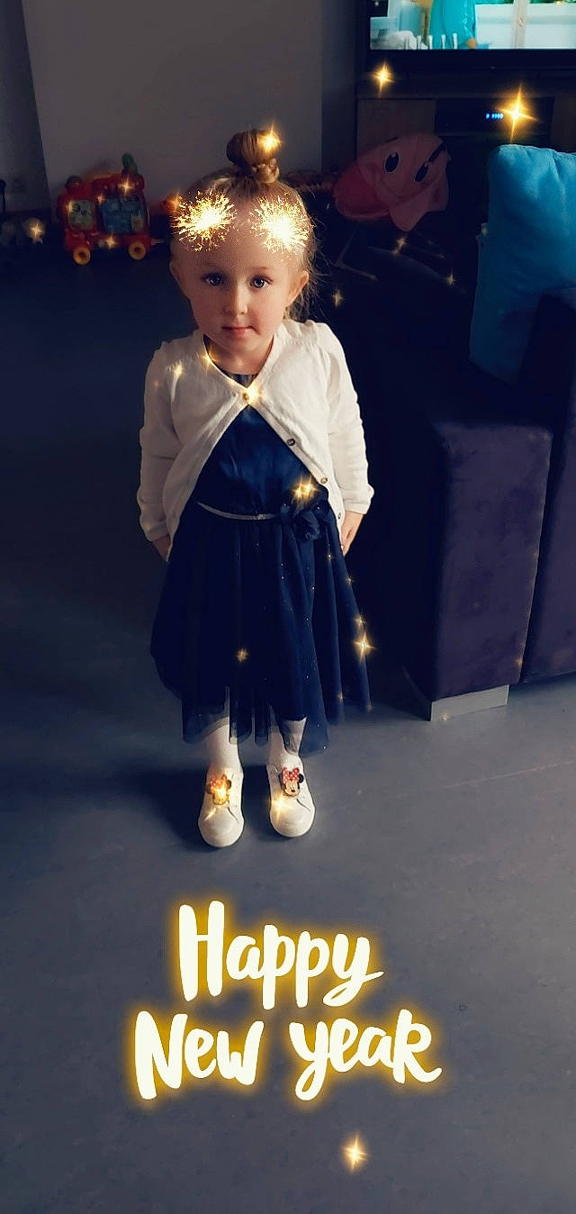 Lena participe au concours pour gagner de l'argent avec cette photo : child, child_model, footwear, fun, outerwear, person, photo_caption, photography, shoe, toddler