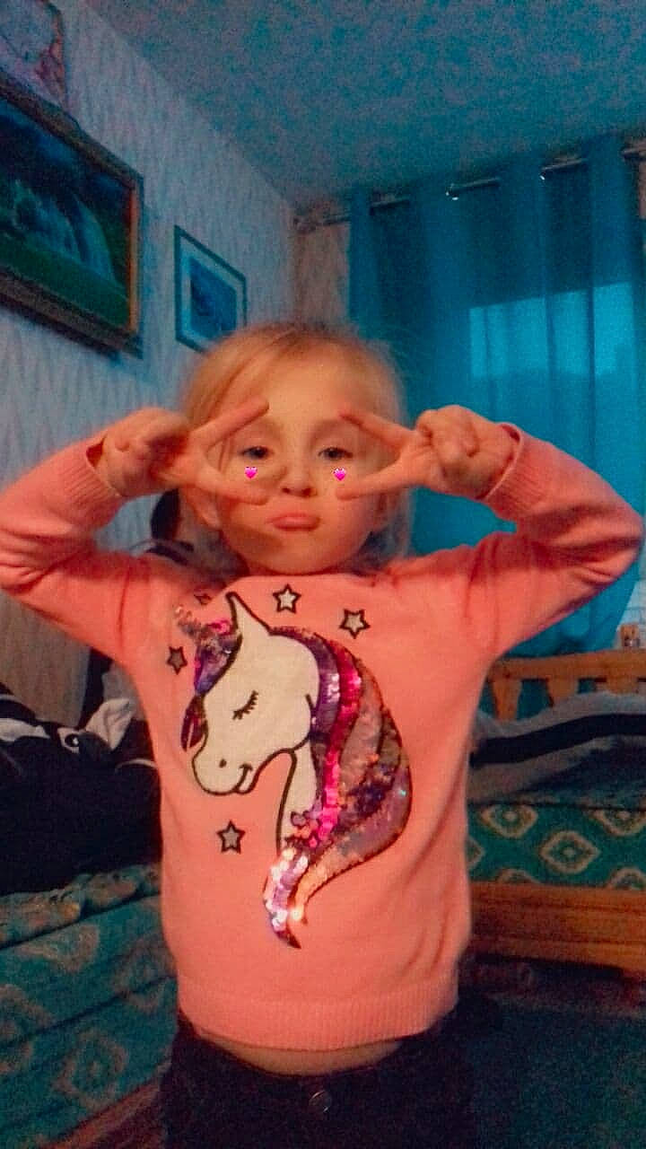 Lena a rejoint le concours — aidez-le/la à gagner de superbes lots ! arm, boa, boa_constrictor, flesh, jaw, pattern, person