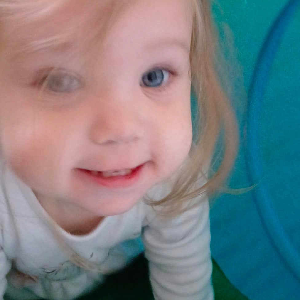Mia participe au concours pour gagner de l'argent avec cette photo : baby, babycrawling, blonde, bodypart, crawling, face, hair, happy, head, indoors, laughing, mouth, outdoorplayarea, outdoors, person, photography, playarea, portrait, smile, teeth