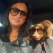 Alba participe au concours pour gagner de l'argent avec cette photo : woman, dog, pet, sunglasses, selfie, car, vehicle, seatbelt, portrait, indoor, seated, fashion, accessories, brown_dog, short_hair, smiling, sunlight, passenger, road_trip, companion