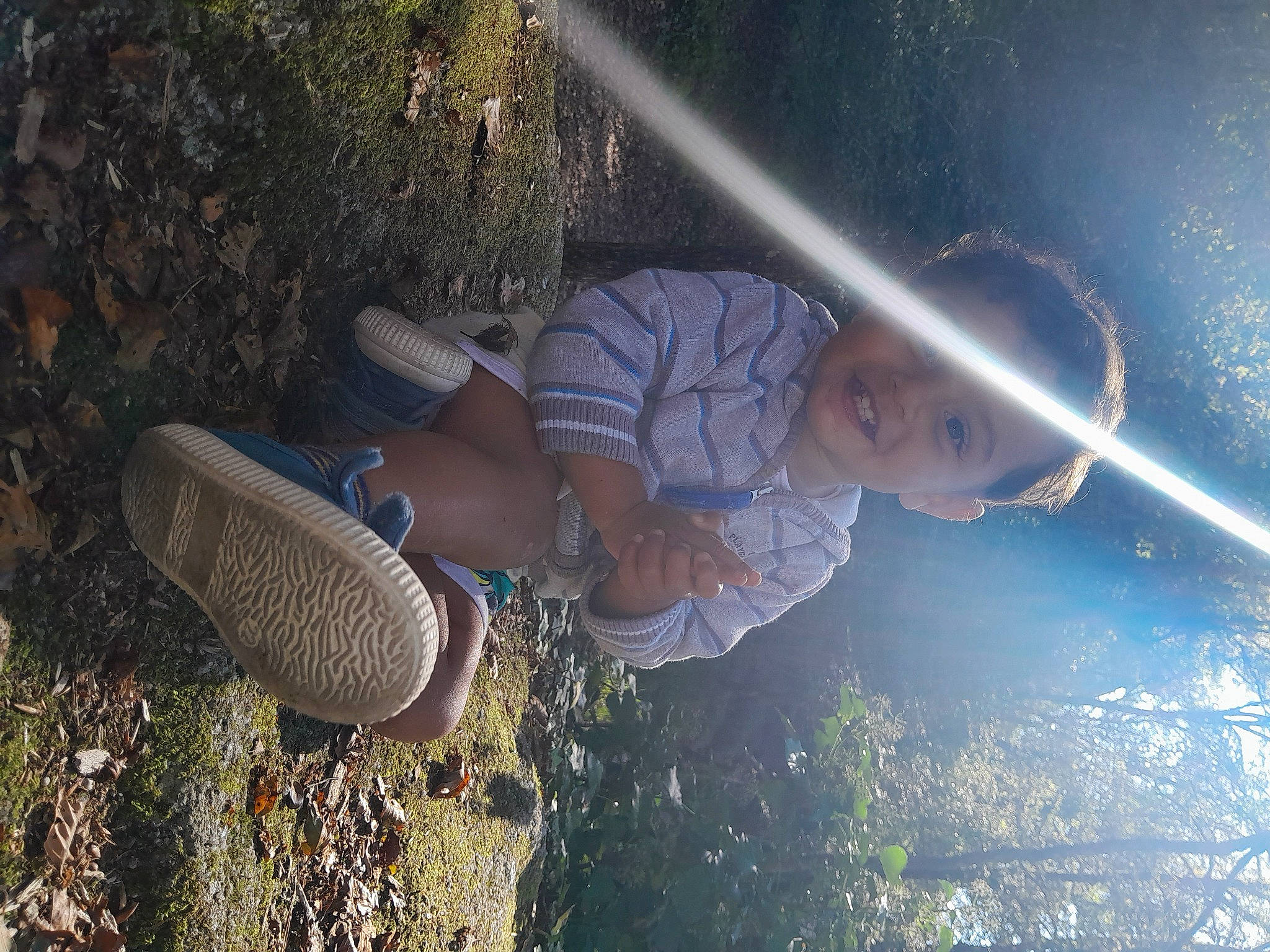 Lilian a rejoint le concours — aidez-le/la à gagner de superbes lots ! child, electric_blue, flash_photography, forest, fun, grass, grass_family, hat, joy, landscape, leisure, lens_flare, people_in_nature, person, plant, recreation, reflection, shadow, soil, toddler