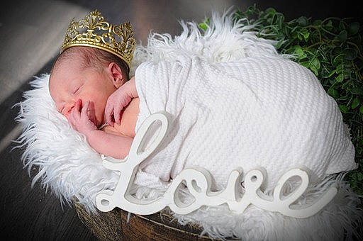 King is registered to the contest to win money with this photo: baby, baby_toddler_clothing, bridal_accessory, cap, child, comfort, costume_hat, embellishment, event, fashion_accessory, flash_photography, font, grass, happy, headband, headgear, headpiece, jewellery, person, sun_hat
