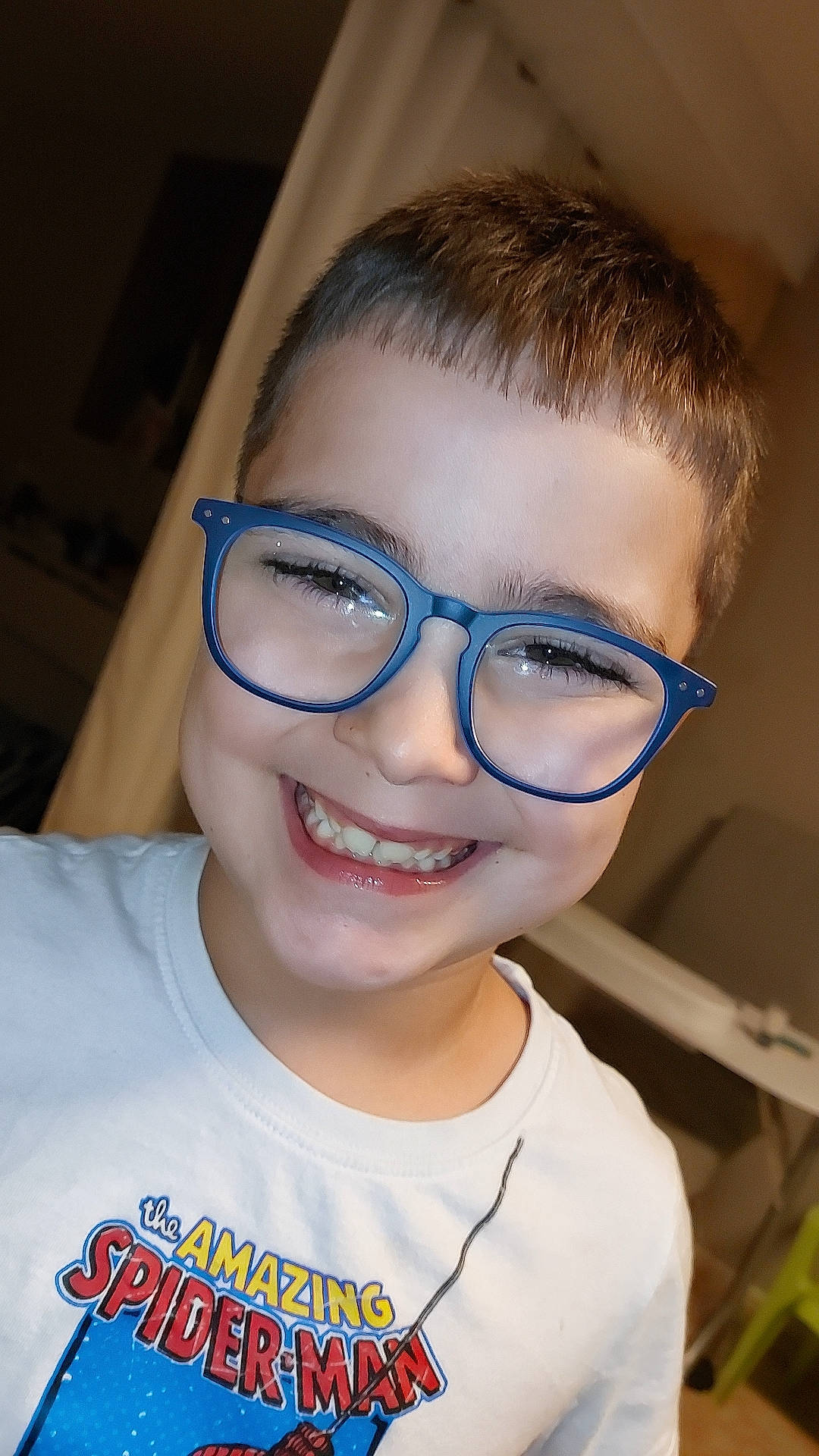 Yanis a rejoint le concours — aidez-le/la à gagner de superbes lots ! cheek, chin, ear, eye_glass_accessory, eyelash, eyewear, facial_expression, flash_photography, forehead, glasses, human_body, iris, jaw, joy, lip, nose, person, skin, smile, sunglasses