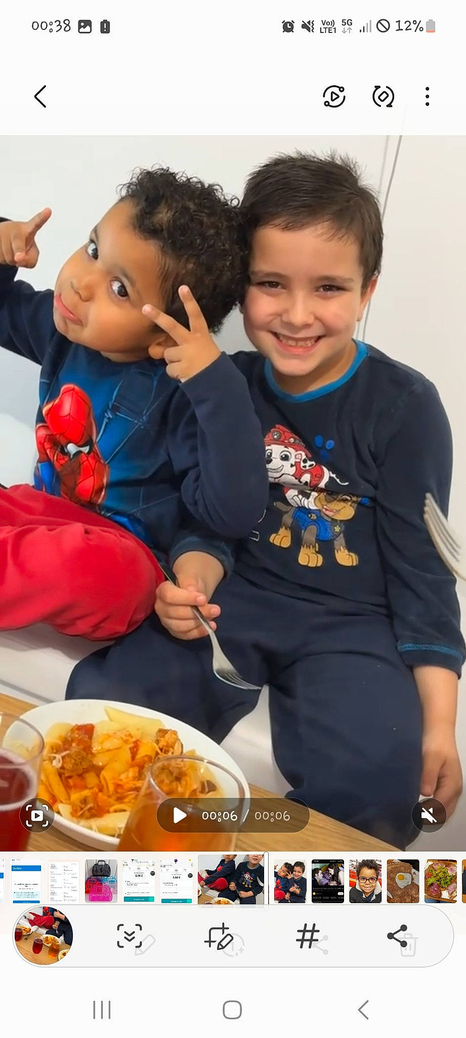 Yanis a rejoint le concours — aidez-le/la à gagner de superbes lots ! chair, child, comfort_food, cuisine, dish, event, food, happy, ingredient, joy, junk_food, orange, person, plate, recipe, recreation, sharing, smile, t_shirt, tableware