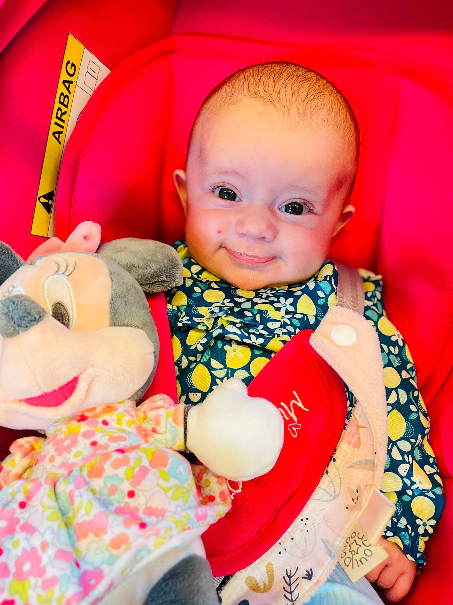 Delhia participe au concours pour gagner de l'argent avec cette photo : baby_toddler_clothing, cheek, child, comfort, doll, facial_expression, finger, fun, happy, human, mouth, nose, organ, person, pink, product, red, skin, smile, textile