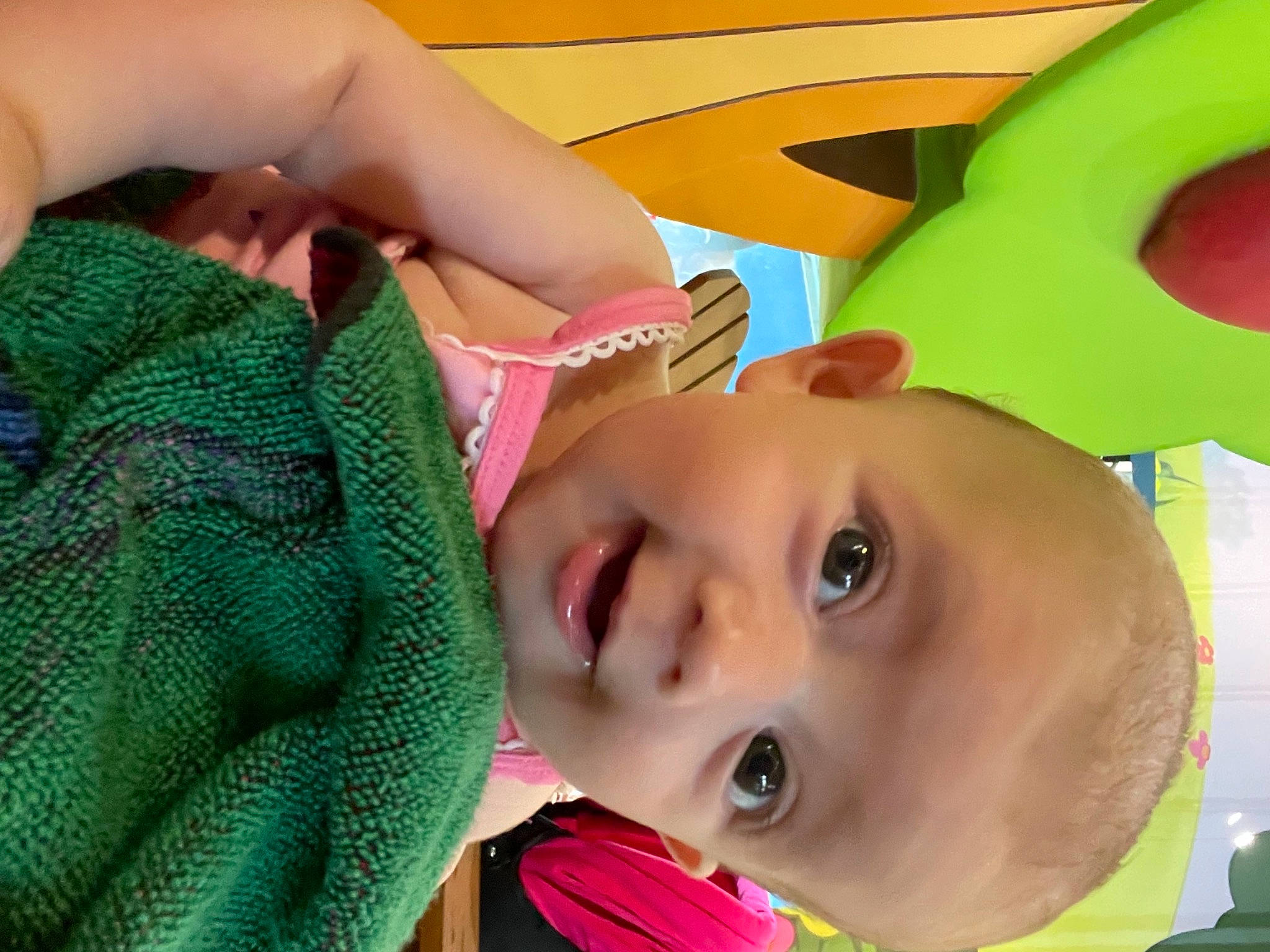 Delhia a rejoint le concours — aidez-le/la à gagner de superbes lots ! baby, cheek, child, eyelash, fun, grass, green, happy, headgear, iris, leisure, mouth, neck, nose, organ, person, plant, skin, smile, toddler