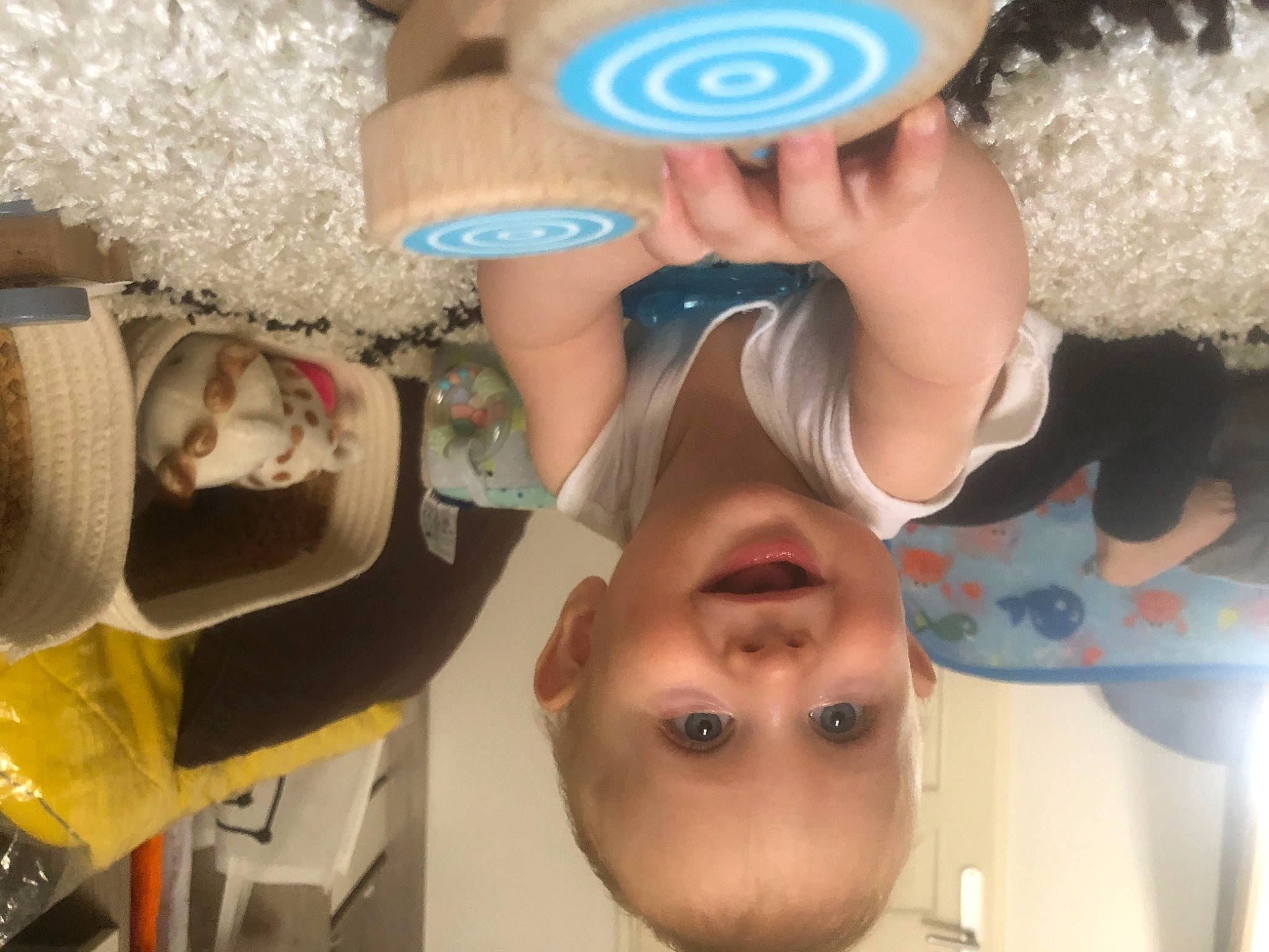 Maylo a rejoint le concours — aidez-le/la à gagner de superbes lots ! ear, eyelash, facial_expression, finger, gesture, hairstyle, happy, hat, headgear, human, jaw, joy, mammal, mouth, neck, nose, organ, person, product, smile