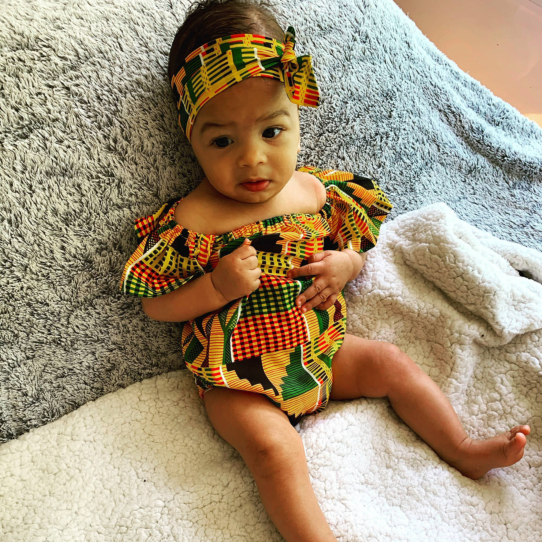 Kataléya participe au concours pour gagner de l'argent avec cette photo : baby, baby_products, baby_toddler_clothing, child, child_model, clothing, design, dress, fashion_accessory, hair_accessory, headgear, headpiece, headwear, joint, pattern, person, product, sleeve, textile, toddler