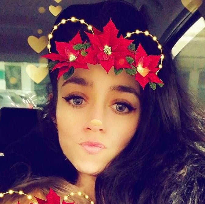 Keyzone a rejoint le concours — aidez-le/la à gagner de superbes lots ! beauty, crown, eye, eyebrow, face, fashion_accessory, flower, forehead, hair, hair_accessory, hairstyle, head, headgear, headpiece, lip, long_hair, person, petal, photography, plant