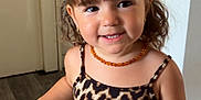 Alessia a rejoint le concours — aidez-le/la à gagner de superbes lots ! toddler, child, smiling, leopard_print, hair_bow, jewelry, earrings, necklace, indoor, flooring, motion, happy, cute, portrait, person, young_child, fashion, accessories, skin, face