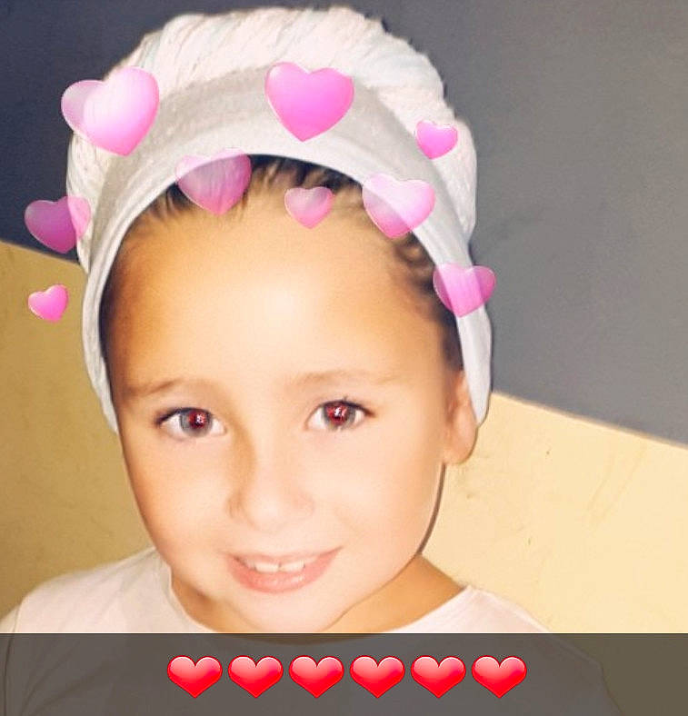 Liloue a rejoint le concours — aidez-le/la à gagner de superbes lots ! cheek, child, ear, eyebrow, fashion_accessory, forehead, hair_accessory, hair_coloring, hair_tie, head, headband, headgear, headpiece, joy, person, pink, smile, toddler
