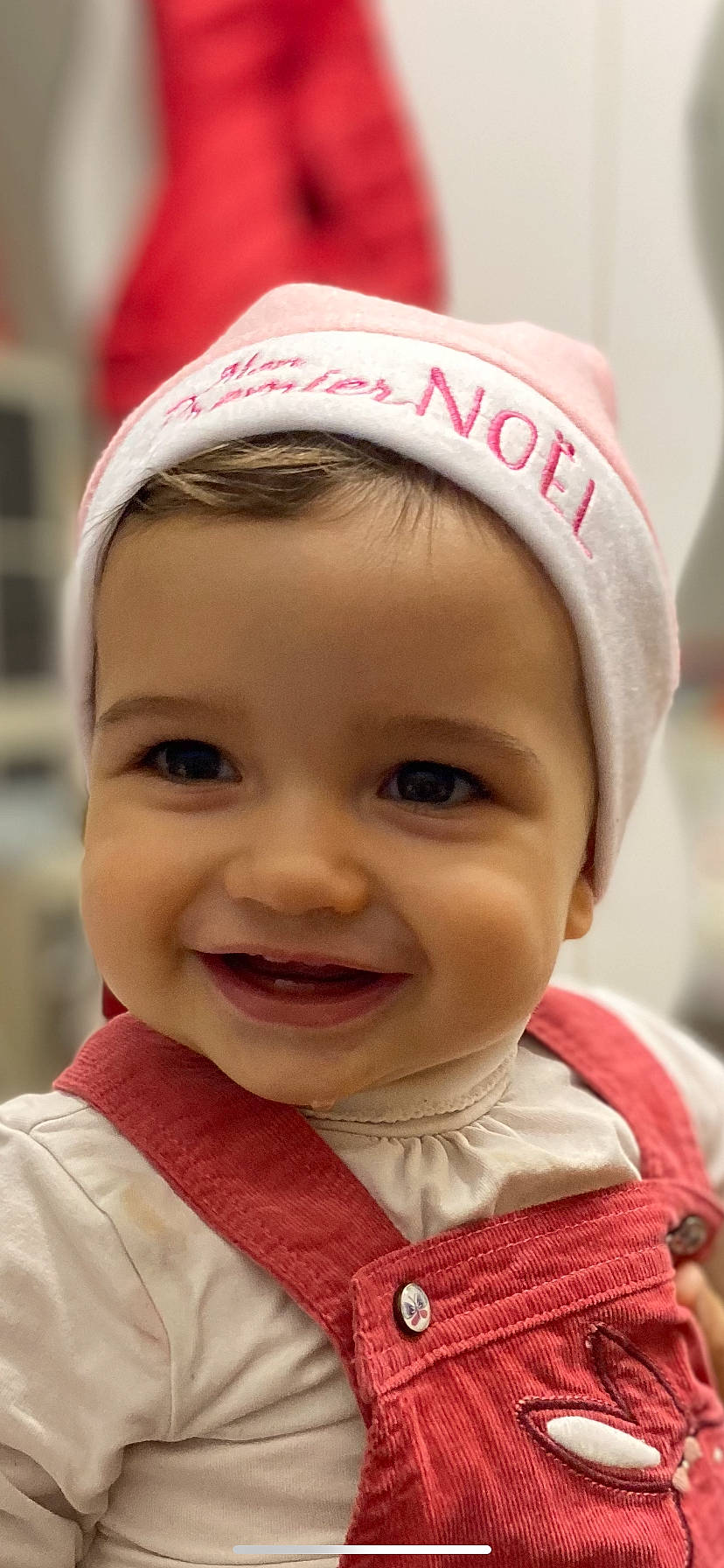 Romy participe au concours pour gagner de l'argent avec cette photo : cheek, chin, eye, eyebrow, face, happy, head, iris, joy, lip, mouth, nose, organ, outerwear, person, photograph, pink, plant, skin, smile