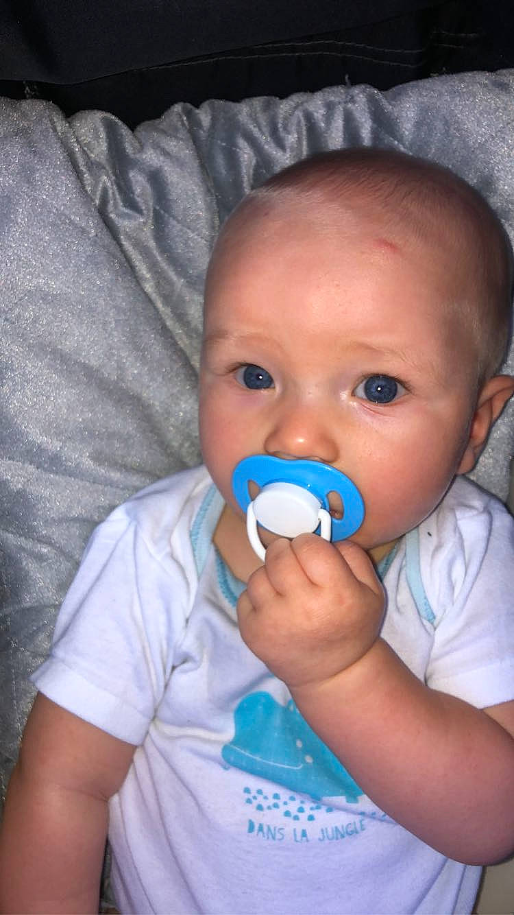 Mewen a rejoint le concours — aidez-le/la à gagner de superbes lots ! baby, child, nose, person, toddler