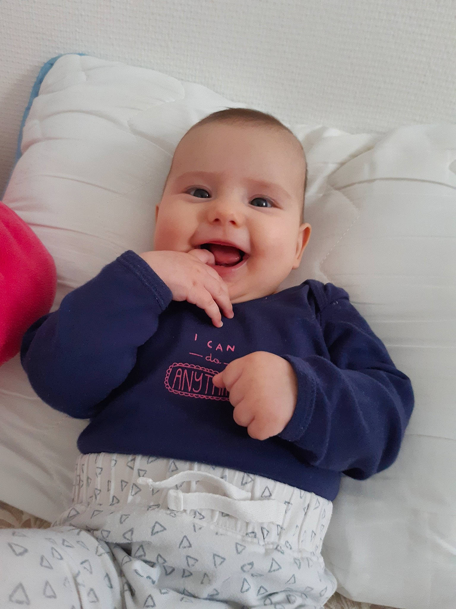 Karina a rejoint le concours — aidez-le/la à gagner de superbes lots ! arm, baby, blue, cheek, child, comfort, eye, face, facial_expression, finger, happy, head, lip, mouth, nose, person, product, sitting, skin, smile