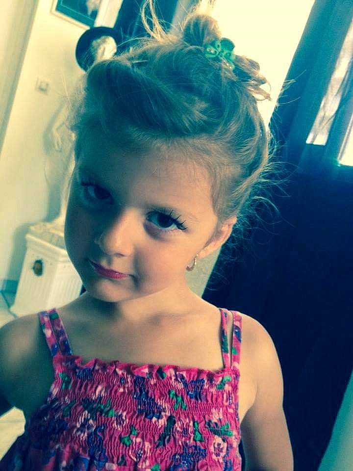 Milena participe au concours pour gagner de l'argent avec cette photo : beauty, blond, blue, chin, cool, ear, eye, eyebrow, face, forehead, hair, hairstyle, head, lip, long_hair, nose, person, selfie, shoulder, skin