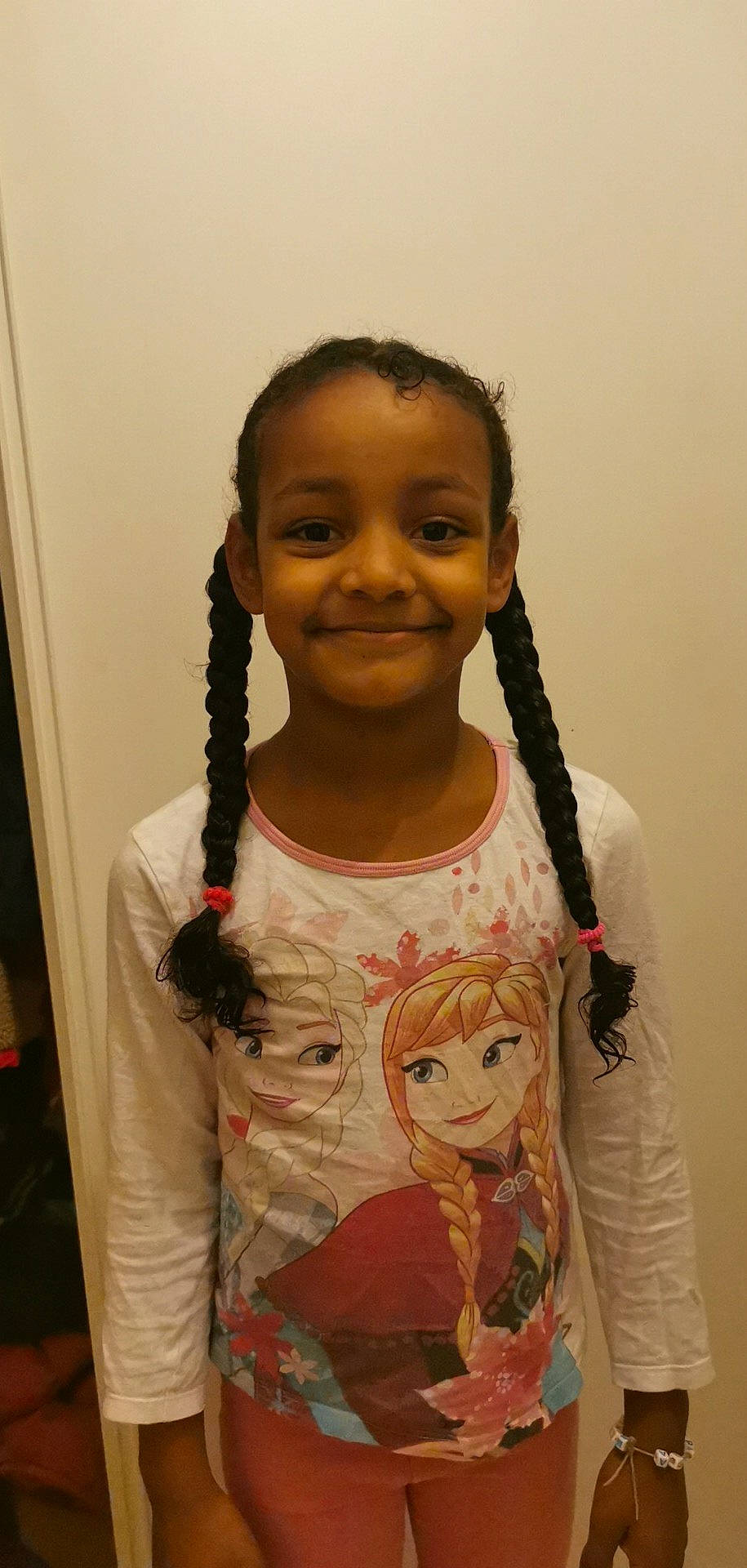 Louise a rejoint le concours — aidez-le/la à gagner de superbes lots ! baby_toddler_clothing, black_hair, cheek, child, event, eyelash, facial_expression, fashion_accessory, fashion_design, forehead, happy, jewellery, joy, neck, necklace, person, shoulder, skin, sleeve, smile