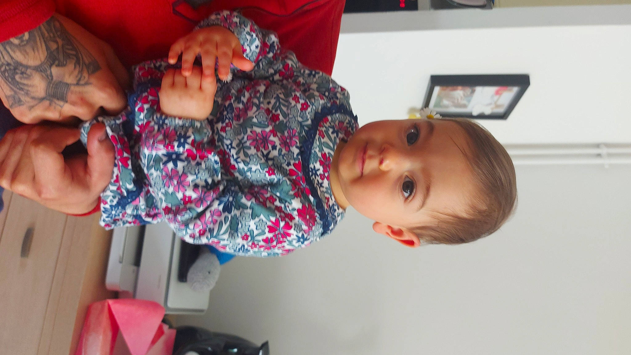 Annaëlle participe au concours pour gagner de l'argent avec cette photo : baby, cheek, child, dress, event, eye, face, facial_expression, finger, fun, happy, joint, mouth, nose, person, pink, red, room, skin, smile