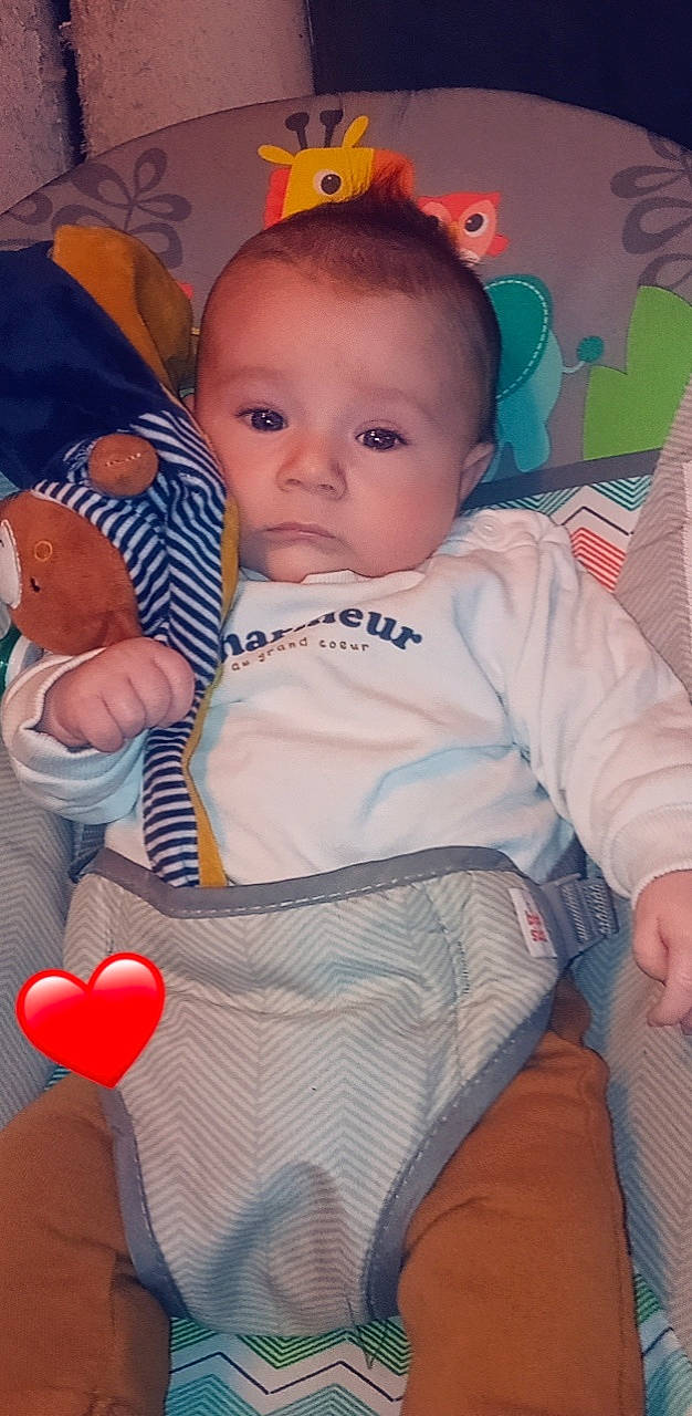 Maylone participe au concours pour gagner de l'argent avec cette photo : baby, baby_toddler_clothing, beauty, cheek, comfort, eye, facial_expression, happy, head, iris, mouth, nose, orange, organ, person, red, skin, sleeve, textile, toddler