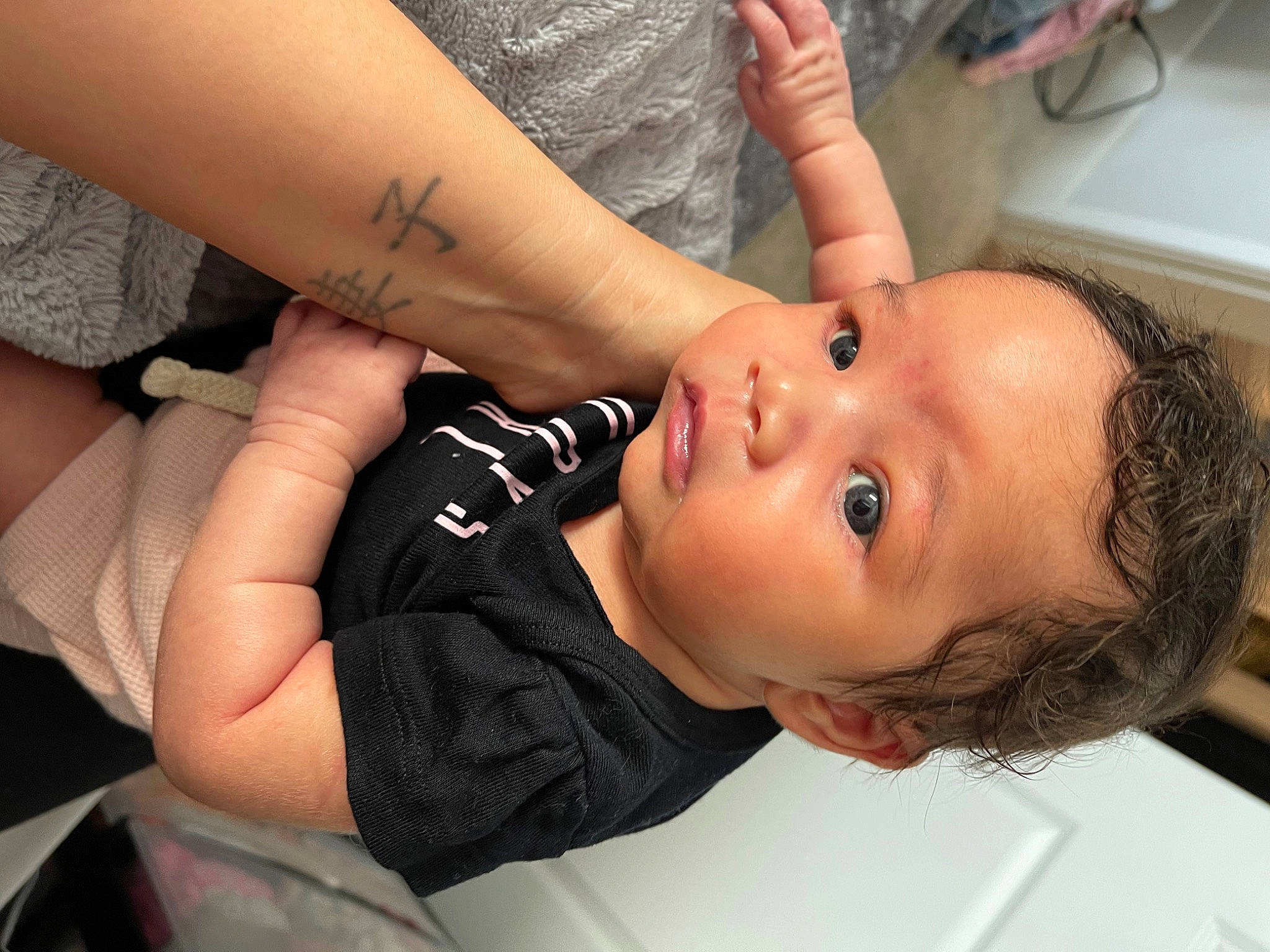 Amor is registered to the contest to win money with this photo: abdomen, cheek, chest, comfort, ear, elbow, eyebrow, eyelash, gesture, joint, leg, lip, mouth, nail, neck, nose, person, shoulder, skin, thigh