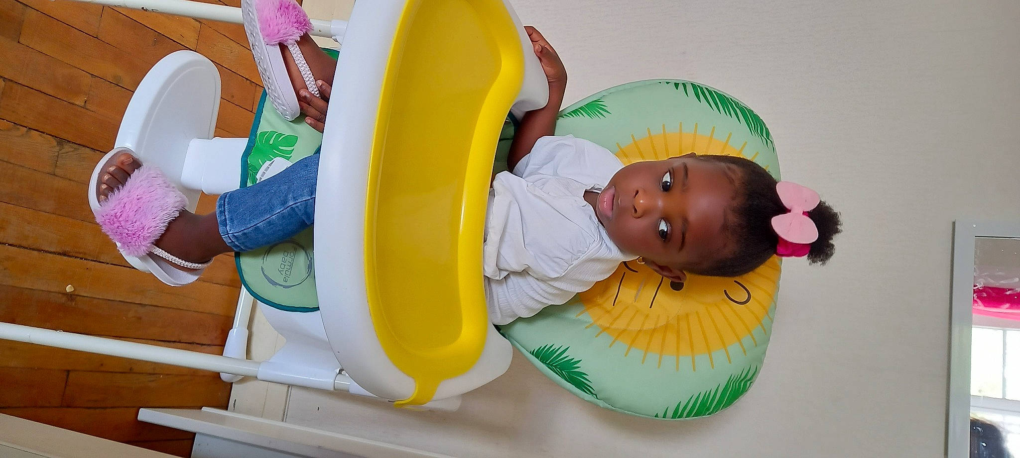 Blessing a rejoint le concours — aidez-le/la à gagner de superbes lots ! baby, baby_products, baby_toddler_clothing, baby_toys, child, comfort, fun, happy, hat, leisure, person, plastic, play, product, recreation, room, toddler, yellow