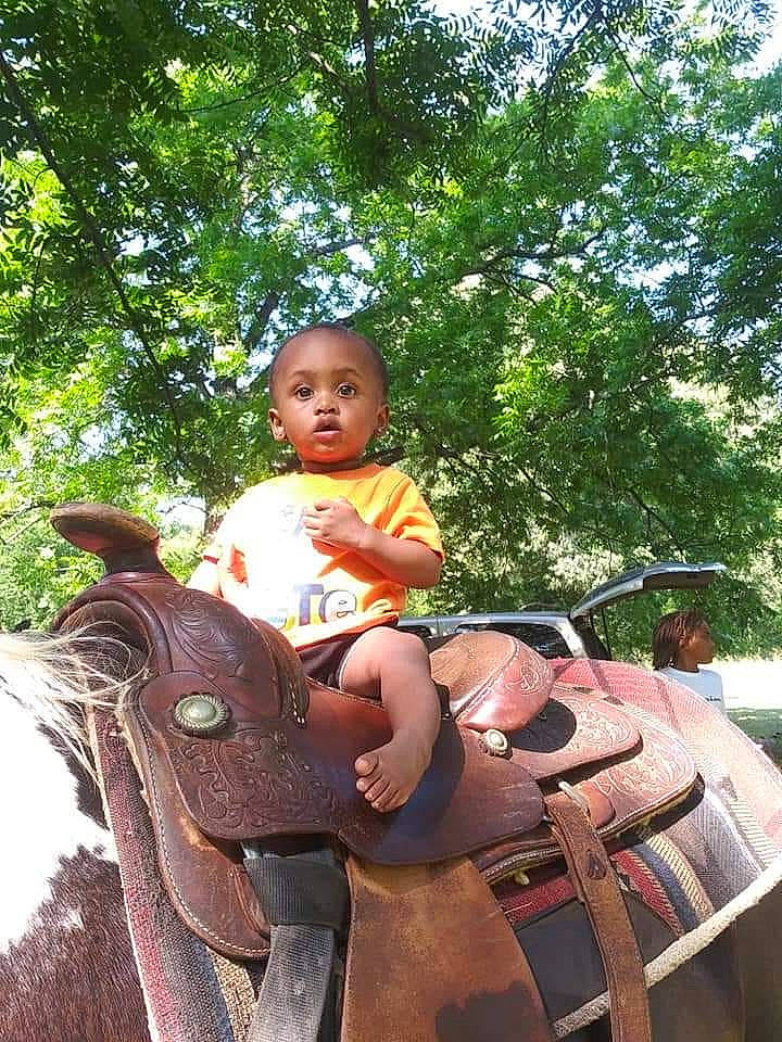 Kace is registered to the contest to win money with this photo: child, person