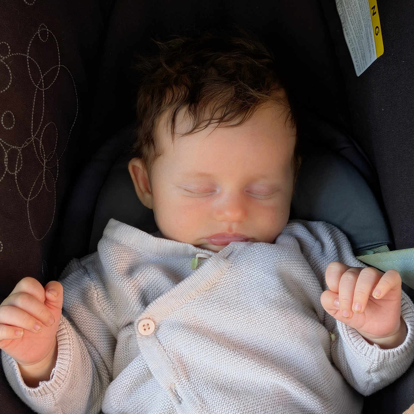 Aaron participe au concours pour gagner de l'argent avec cette photo : baby, car_seat, child, closed_eyes, comfort, cozy, cute, face, hair, hands, indoor, infant, knit_cardigan, newborn, peaceful, portrait, relaxing, sleeping, small_fingers, soft_light