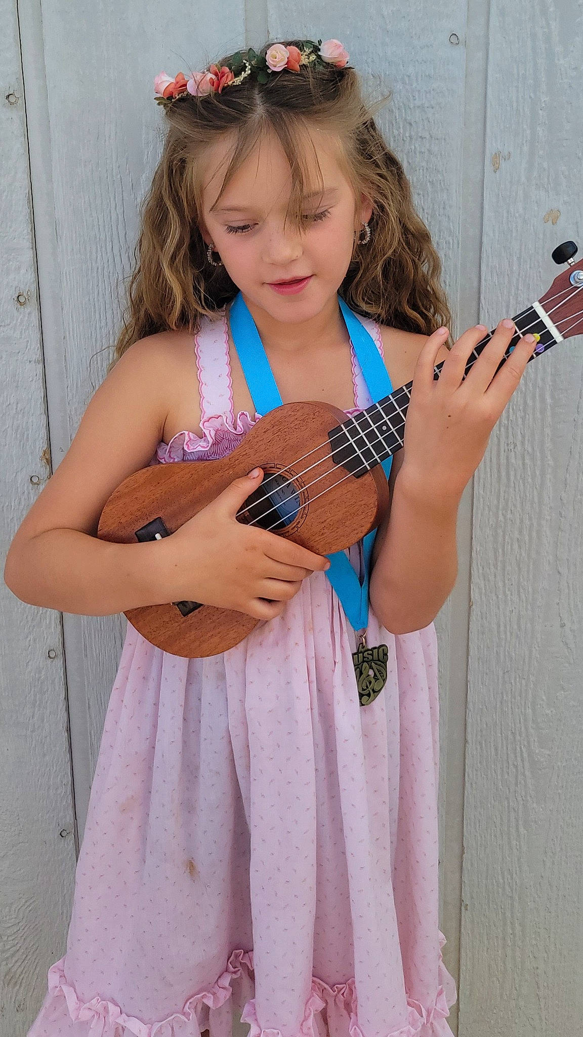Jazzy is registered to the contest to win money with this photo: arm, day_dress, dress, electric_blue, finger, guitar, hairstyle, hand, happy, jewellery, musical_instrument, nail, person, pink, plucked_string_instruments, skin, street_fashion, string_instrument, waist, white