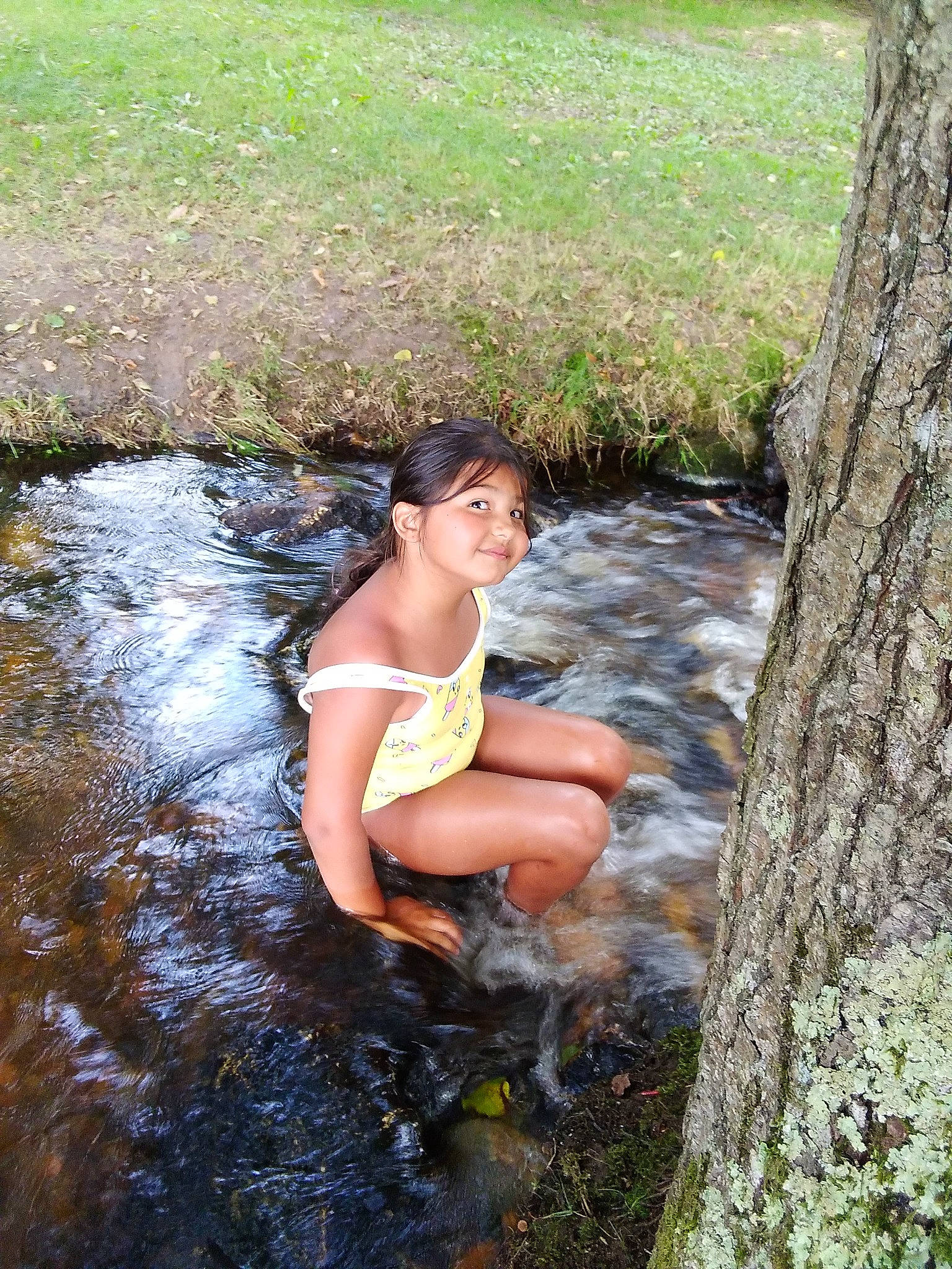 Anissa participe au concours pour gagner de l'argent avec cette photo : barefoot, bathing, brassiere, creek, fun, grass, happy, human_leg, joy, landscape, leisure, long_hair, people_in_nature, person, plant, stream, sunglasses, swimwear, thigh, tree