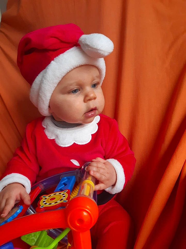 Candice participe au concours pour gagner de l'argent avec cette photo : baby, baby_products, baby_toys, child, person, play, toddler, toy