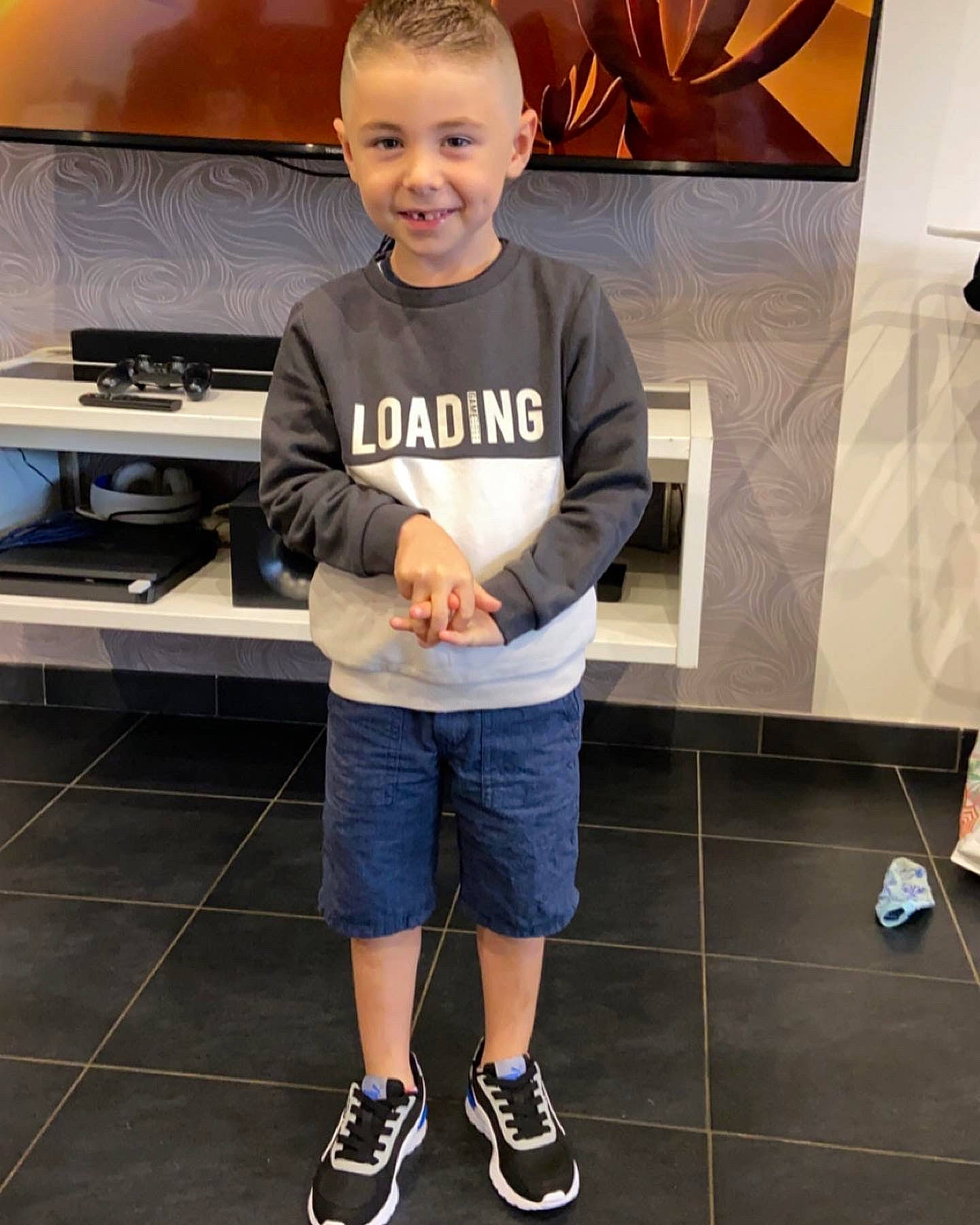 Thymeo a rejoint le concours — aidez-le/la à gagner de superbes lots ! automotive_design, bermuda_shorts, child, cooking, electric_blue, flooring, fun, home_appliance, human_leg, joint, joy, knee, leg, person, recreation, shorts, sleeve, smile, sportswear, t_shirt