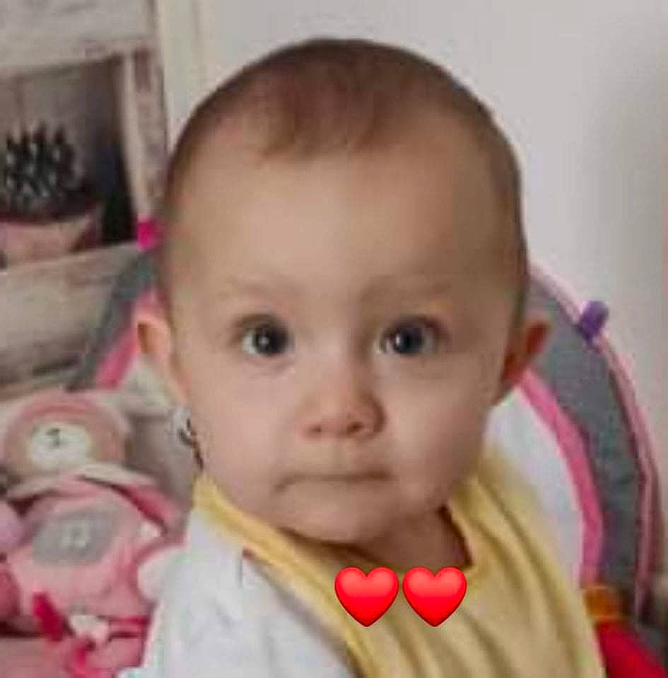 Mya participe au concours pour gagner de l'argent avec cette photo : baby, baby_toddler_clothing, carmine, cheek, collar, ear, eyebrow, eyelash, forehead, happy, head, iris, lip, mouth, neck, nose, person, skin, sleeve, smile