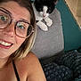 Bandit participe au concours pour gagner de l'argent avec cette photo : black_and_white_cat, blanket, cat, closeup, couch, cushion, face, furniture, glasses, hair, happy, home, indoor, kitten, portrait, relaxing, selfie, skin, smile, woman