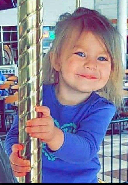 Lillyann is registered to the contest to win money with this photo: child, joy, person, recreation, smile