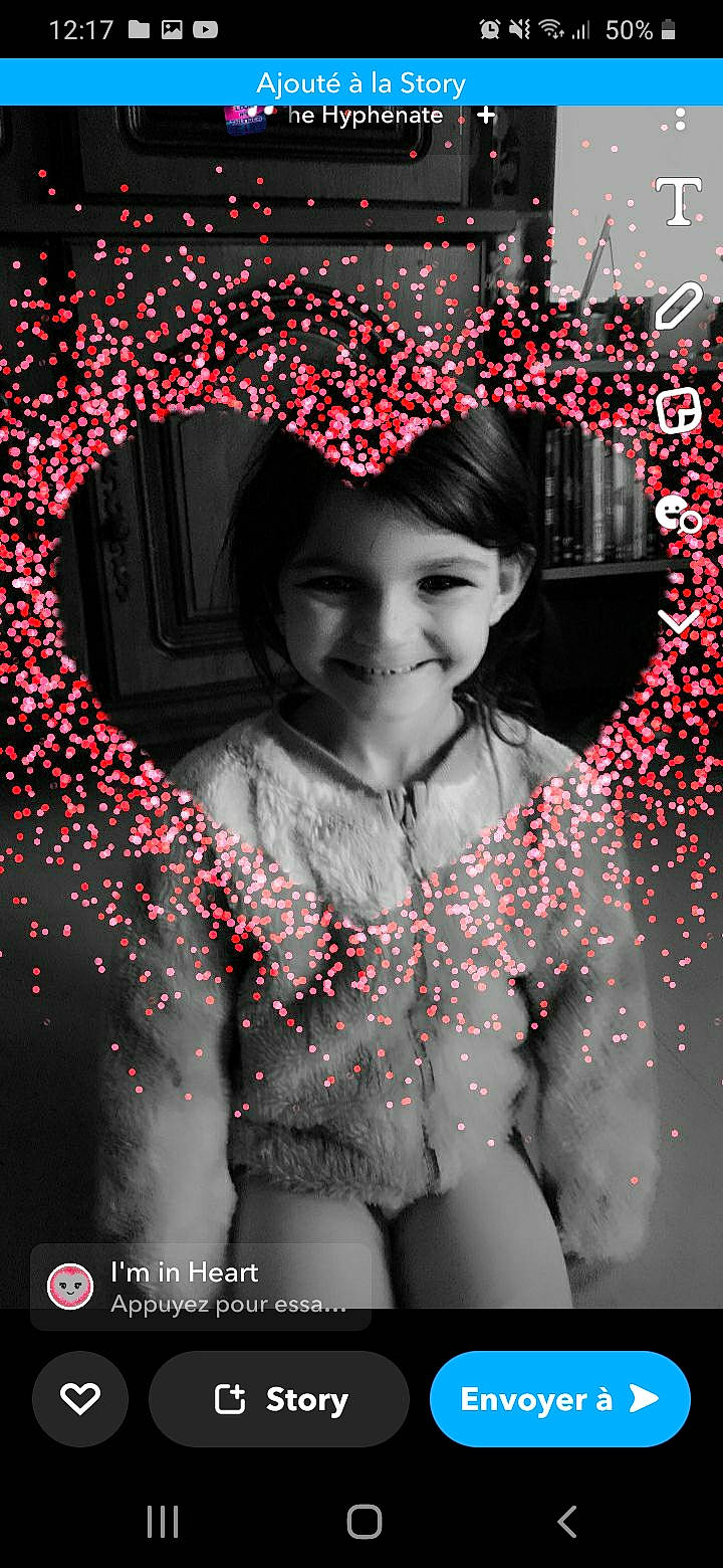 Mia a rejoint le concours — aidez-le/la à gagner de superbes lots ! art, black, child, facial_expression, flash_photography, font, fun, happy, joy, magenta, monochrome_photography, organ, pattern, people_in_nature, person, photo_caption, photomontage, portrait, portrait_photography, room