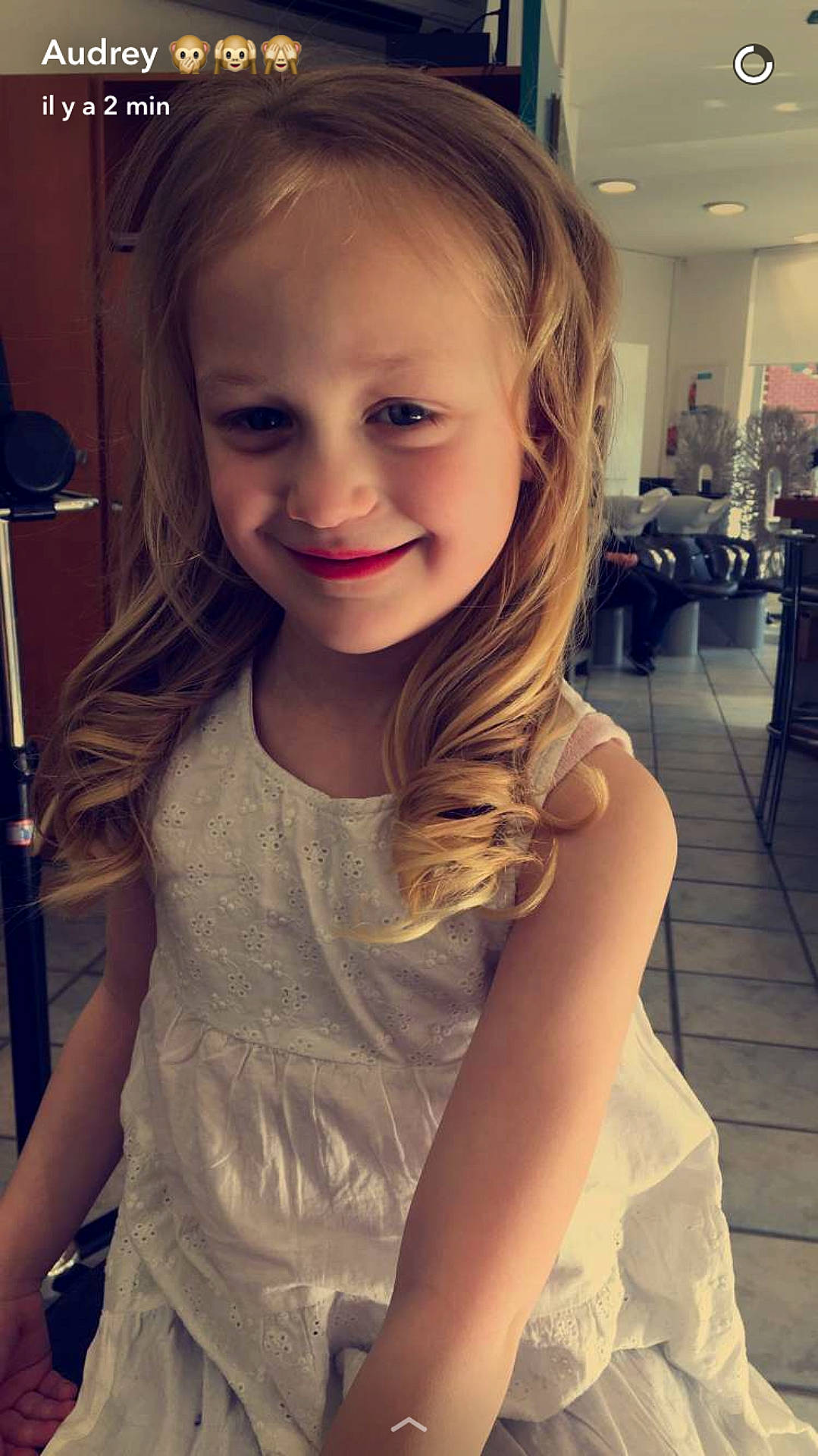 Mya a rejoint le concours — aidez-le/la à gagner de superbes lots ! beauty, blond, brown_hair, child, dress, eye, facial_expression, girl, hair, hairstyle, head, human_positions, image, joy, lady, organ, person, photograph, skin, smile