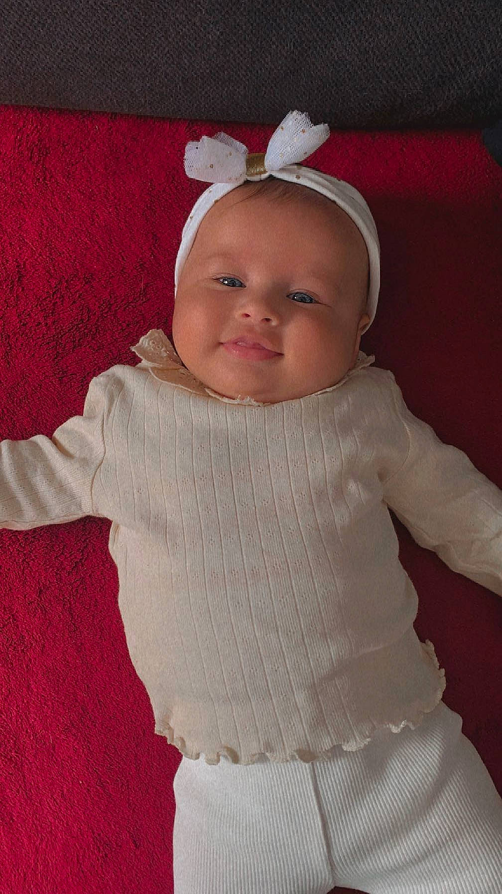 Chiara participe au concours pour gagner de l'argent avec cette photo : baby, baby_toddler_clothing, cap, cheek, child, costume_hat, fashion_accessory, happy, head, headband, magenta, pattern, person, pink, sleeve, smile, textile, toddler, white, wool