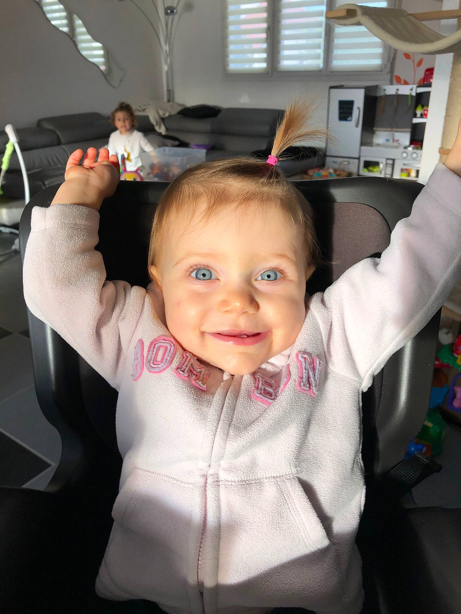 Léya a rejoint le concours — aidez-le/la à gagner de superbes lots ! arm, baby, cheek, child, ear, forehead, head, neck, person, skin, smile, toddler