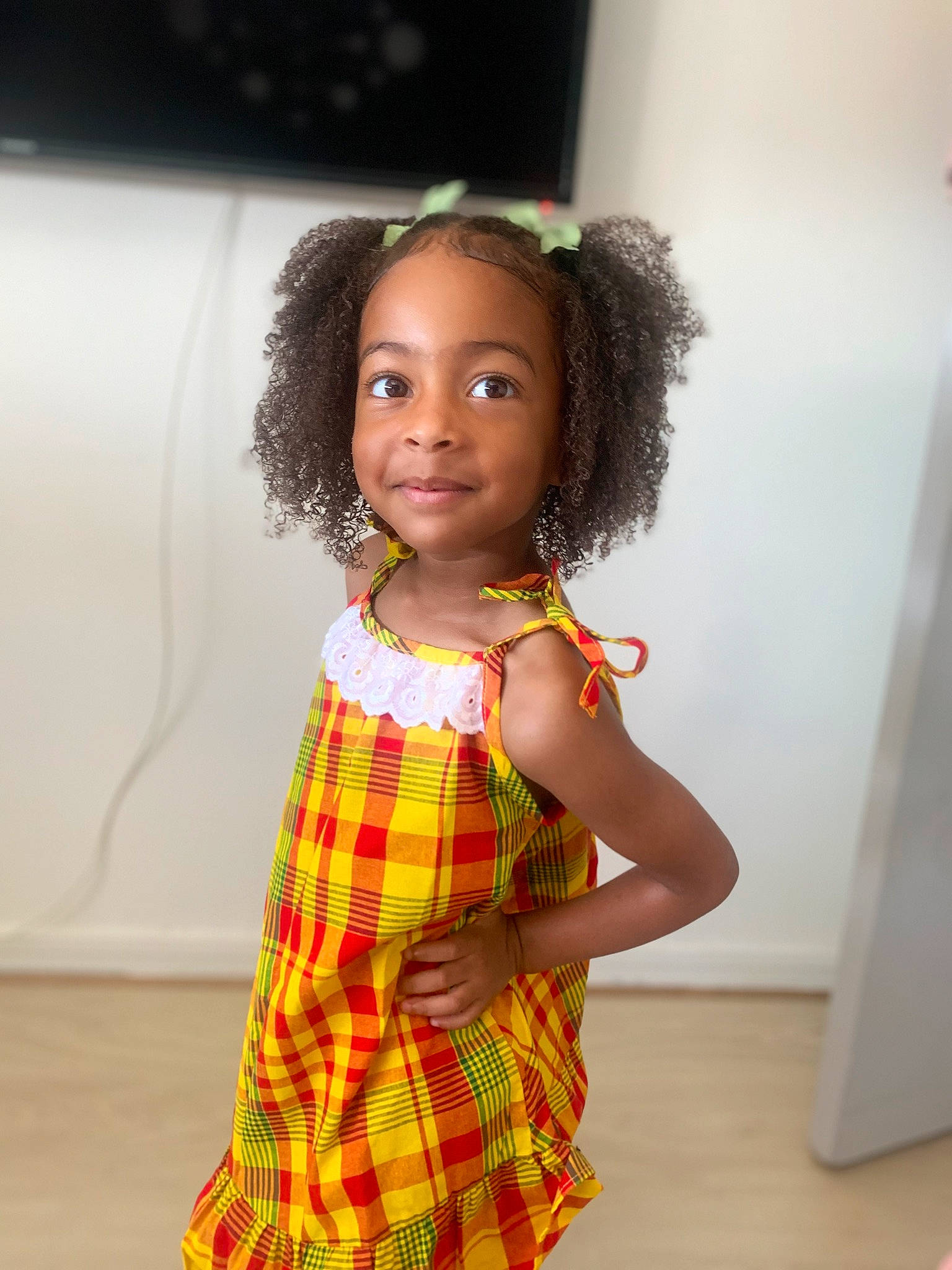 Lina a rejoint le concours — aidez-le/la à gagner de superbes lots ! adaptation, afro, arm, cheek, child, day_dress, fashion_design, flooring, fun, hair, happy, head, joy, long_hair, one_piece_garment, people, person, plaid, skin, standing