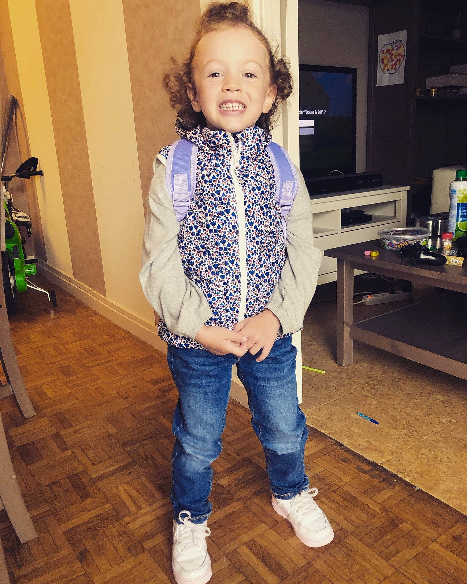 Marley a rejoint le concours — aidez-le/la à gagner de superbes lots ! child, child_model, clothing, cool, denim, footwear, jacket, jeans, joy, outerwear, person, shoe, standing, toddler, trousers