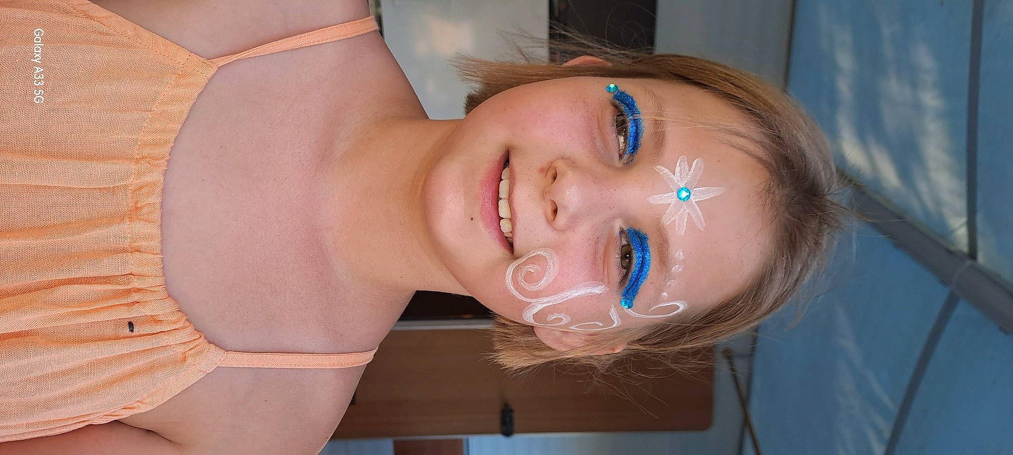 Romane participe au concours pour gagner de l'argent avec cette photo : cheek, chest, chin, eye, eyelash, face, flash_photography, fun, happy, head, iris, jaw, joy, lip, mouth, neck, nose, person, skin, smile