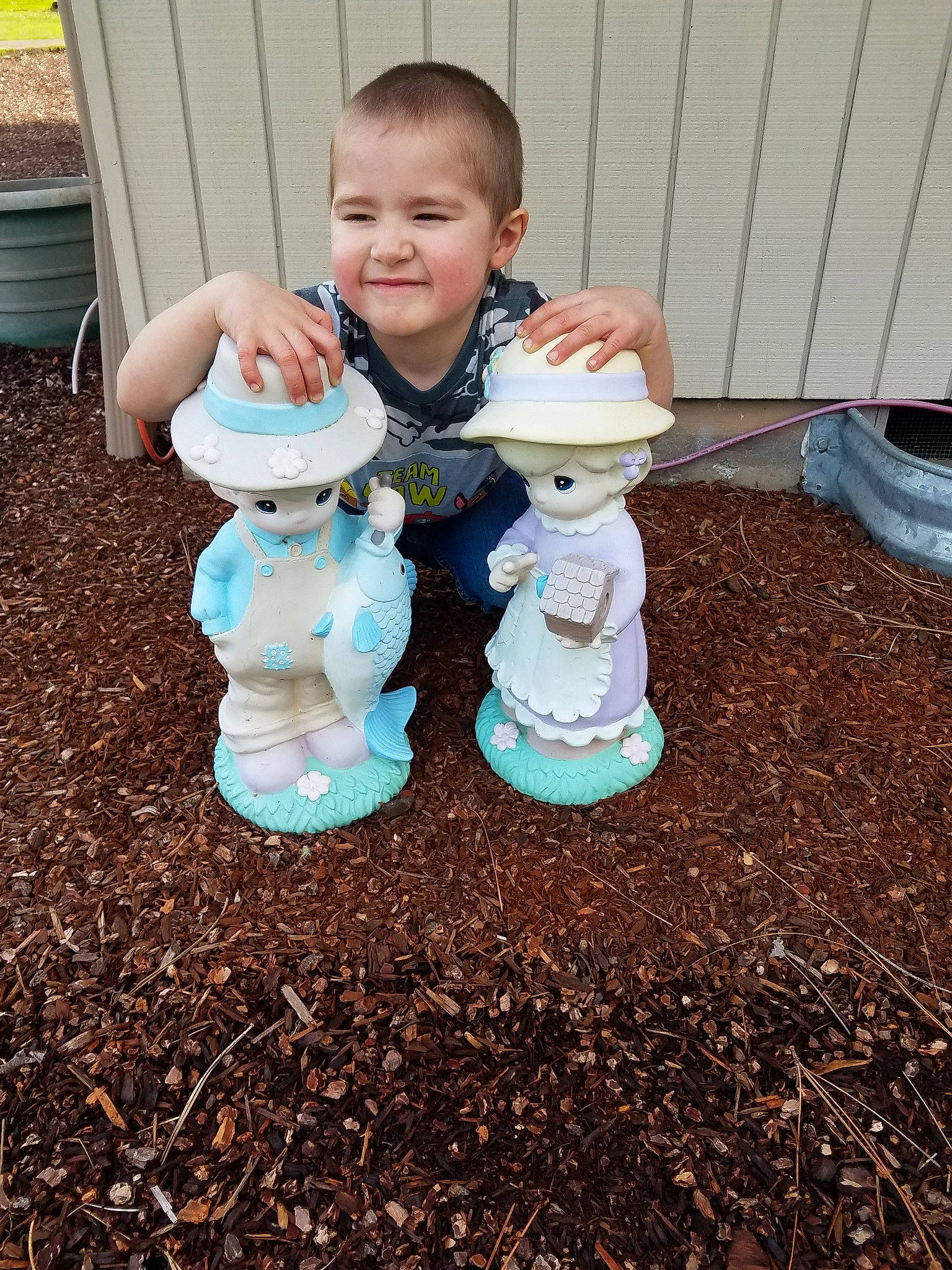 Richard is registered to the contest to win money with this photo: bird_bath, child, joy, lawn_ornament, person, play, soil, toddler, yard