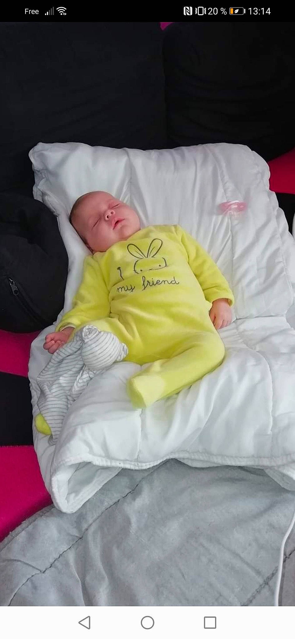 Layannah participe au concours pour gagner de l'argent avec cette photo : baby, baby_products, baby_toddler_clothing, bedtime, child, comfort, event, knee, lap, linens, magenta, nap, person, room, sitting, sleep, sleeve, thigh, toddler