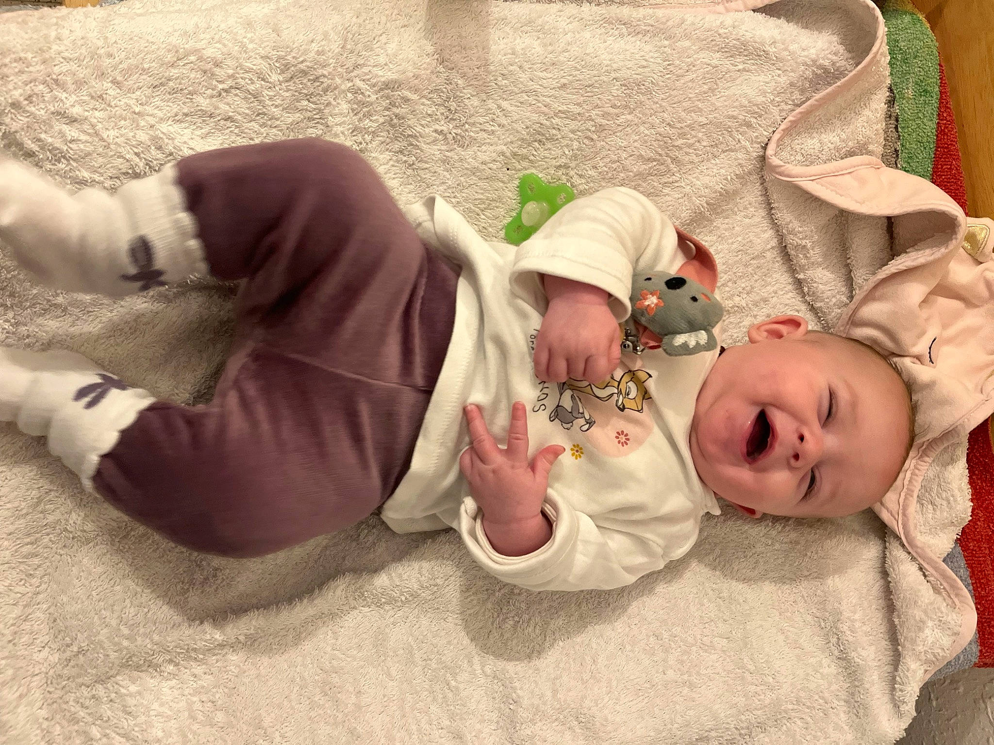 Lola a rejoint le concours — aidez-le/la à gagner de superbes lots ! baby, baby_products, baby_safety, baby_sleeping, baby_toddler_clothing, cheek, child, comfort, face, grass, hat, head, headgear, linens, nap, person, room, skin, sleep, sleeve